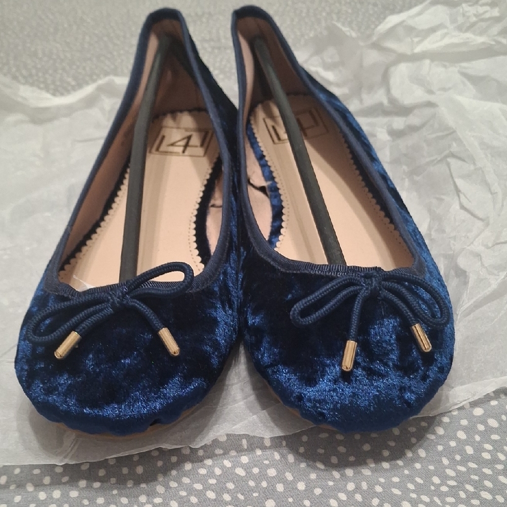 Elegant Blue Velvet Ballet Flats
